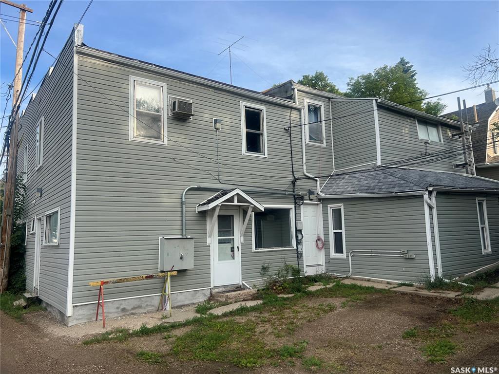 Second View of 1019 1st Avenue Nw, Central MJ, Moose Jaw, Saskatchewan, S6H 3N1
