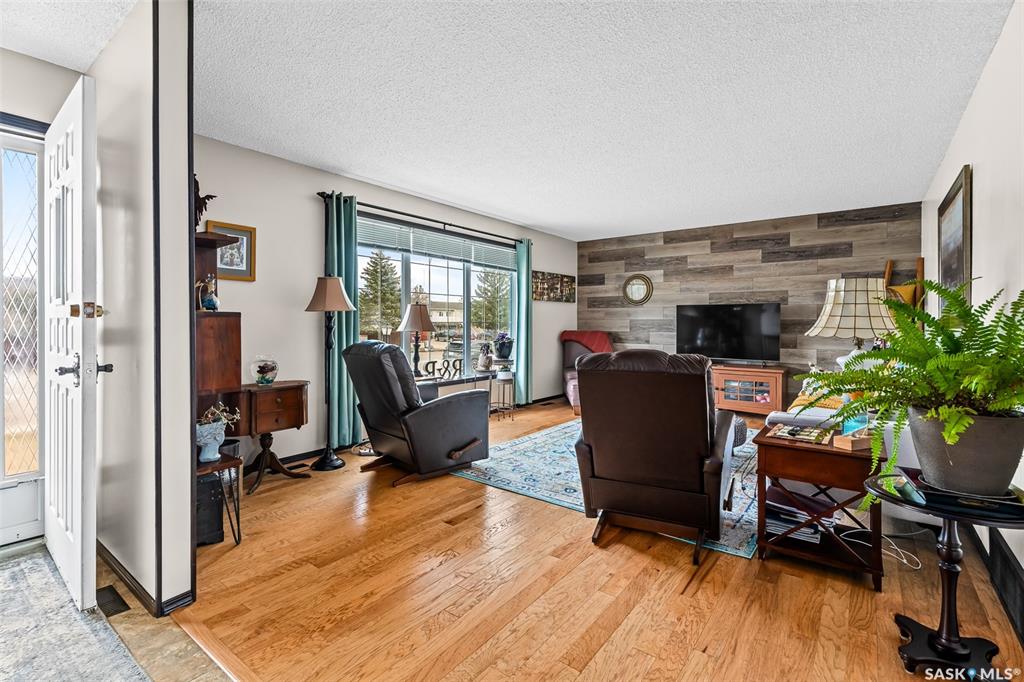 Third View of 90 Wood Lily Drive, VLA/Sunningdale, Moose Jaw, Saskatchewan, S6J 1E2