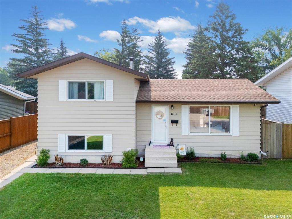 MLS® listing #SK012830 for sale located at 607 Priel Crescent