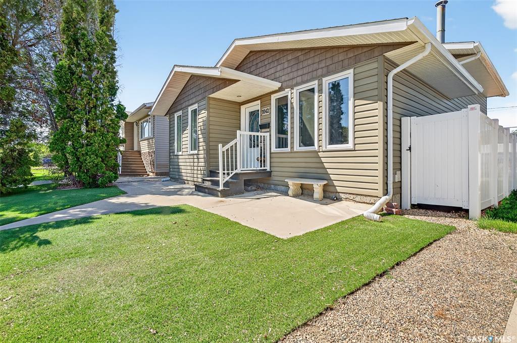 MLS® listing #SK012926 for sale located at 1042 Montgomery Street W