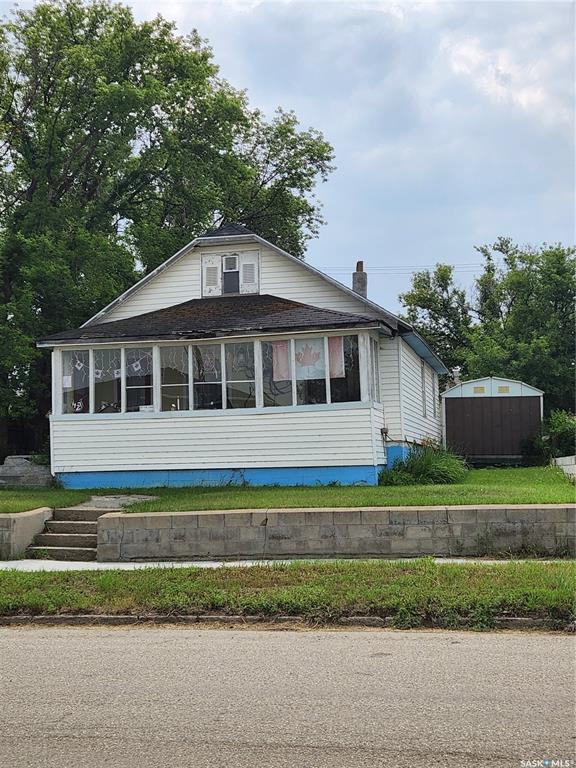 Main View of 427 Home Street W, Westmount/Elsom, Moose Jaw, Saskatchewan, S6H 4X7