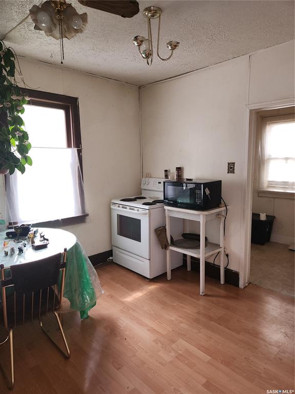 Fifth View of 427 Home Street W, Westmount/Elsom, Moose Jaw, Saskatchewan, S6H 4X7