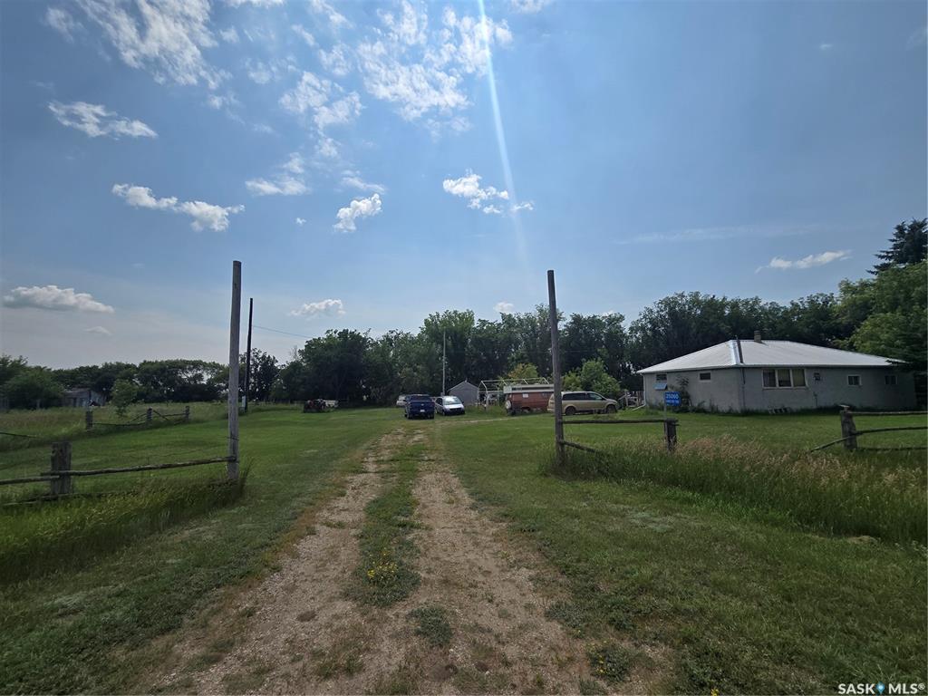 Valley Centre Road Acreage, SK013074, Saskatchewan,