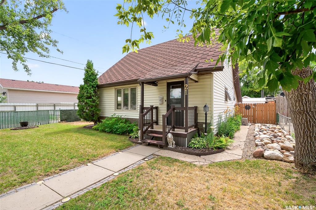 Second View of 21 Iroquois Street W, Westmount/Elsom, Moose Jaw, Saskatchewan, S6H 5A4