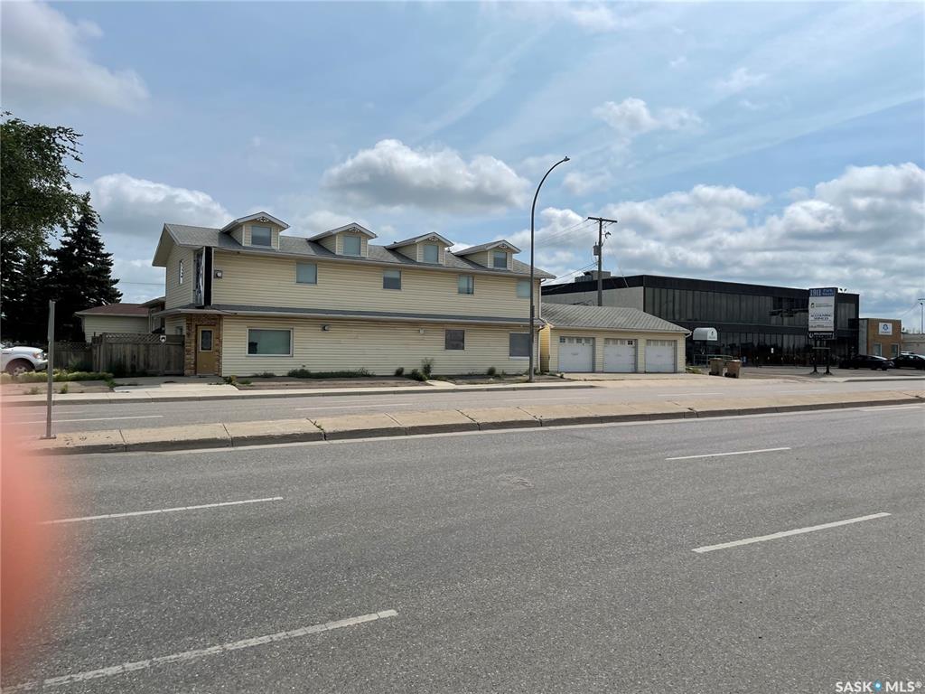 Second View of 1905 Park Street, Glen Elm Park, Regina, Saskatchewan, S4N 2G5