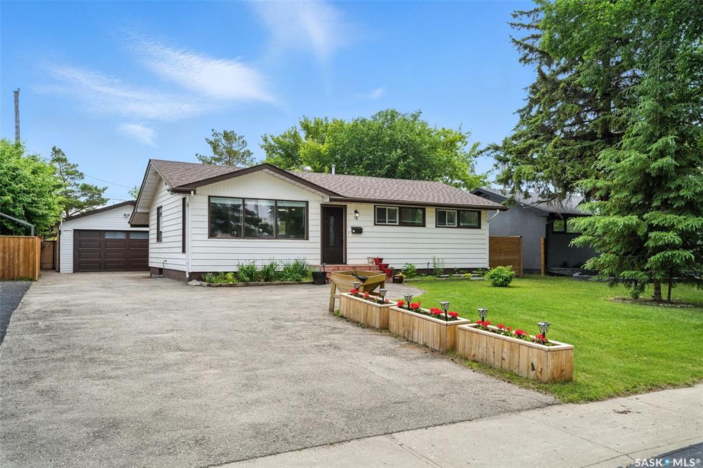 Second View of 16 Lindsay Drive, Greystone Heights, Saskatoon, Saskatchewan, S7H 3E1