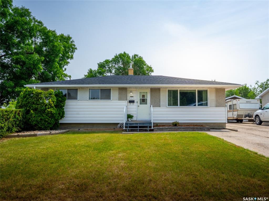 Main View of 37 Lorimer Crescent, Coronation Park, Regina, Saskatchewan, S4R 3X9