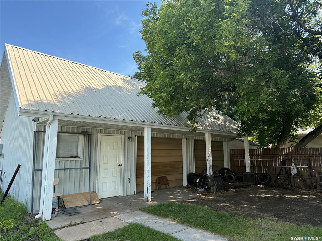 Second View of 629 Henry Street, Scotsburn, Estevan, Saskatchewan, S4A 1M9