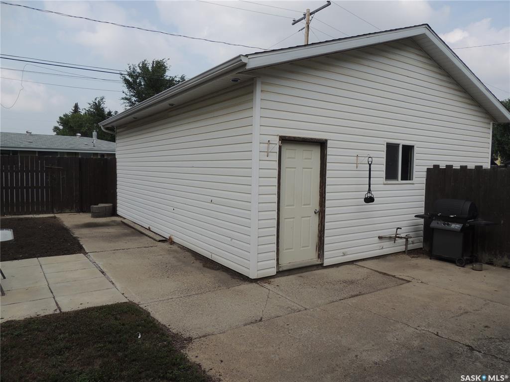 Fourth View of 111 Mcdonald Road, Hillcrest RB, Estevan, Saskatchewan, S4A 0B7