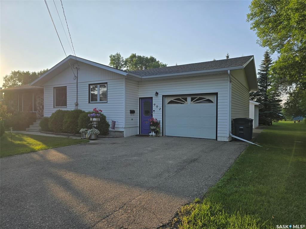 Second View of 902 Assiniboia Avenue, Grenfell, Saskatchewan, S0G 2B0