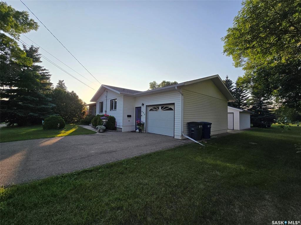 Third View of 902 Assiniboia Avenue, Grenfell, Saskatchewan, S0G 2B0
