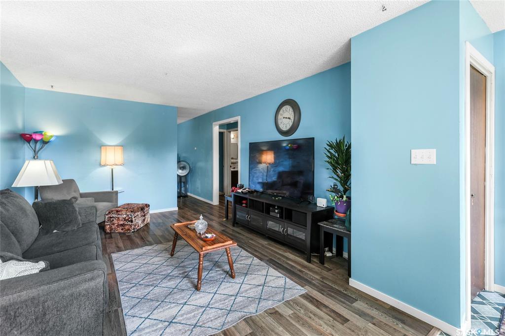 Fourth View of 206 Lloyd Crescent, Uplands, Regina, Saskatchewan, S4R 5W8