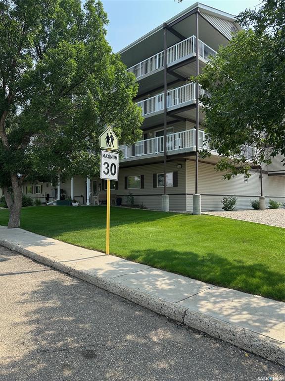 Second View of 1637 1st Street #305, Westview EV, Estevan, Saskatchewan, S4A 2X4