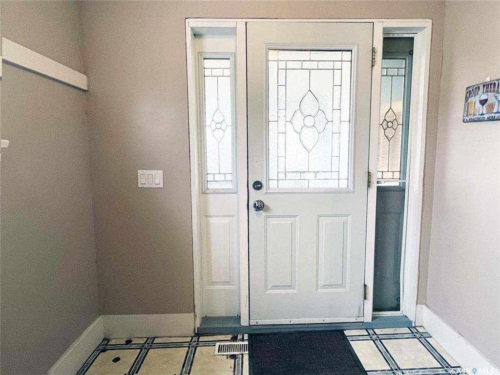 Second View of 394 2nd Street, Shaunavon, Saskatchewan, S0N 2M0