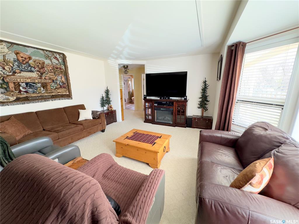 Third View of 118 Cedar Avenue N, Eastend, Saskatchewan, S0N 0T0