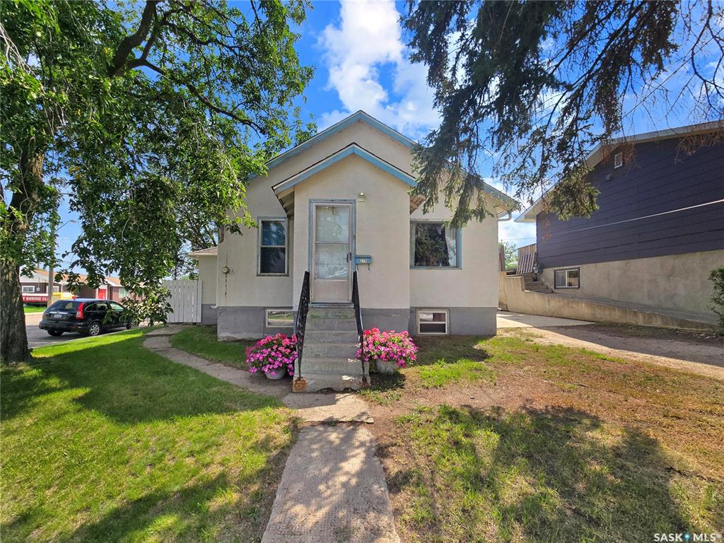 Second View of 275 5th Avenue Ne, North East, Swift Current, Saskatchewan, S9H 2L3