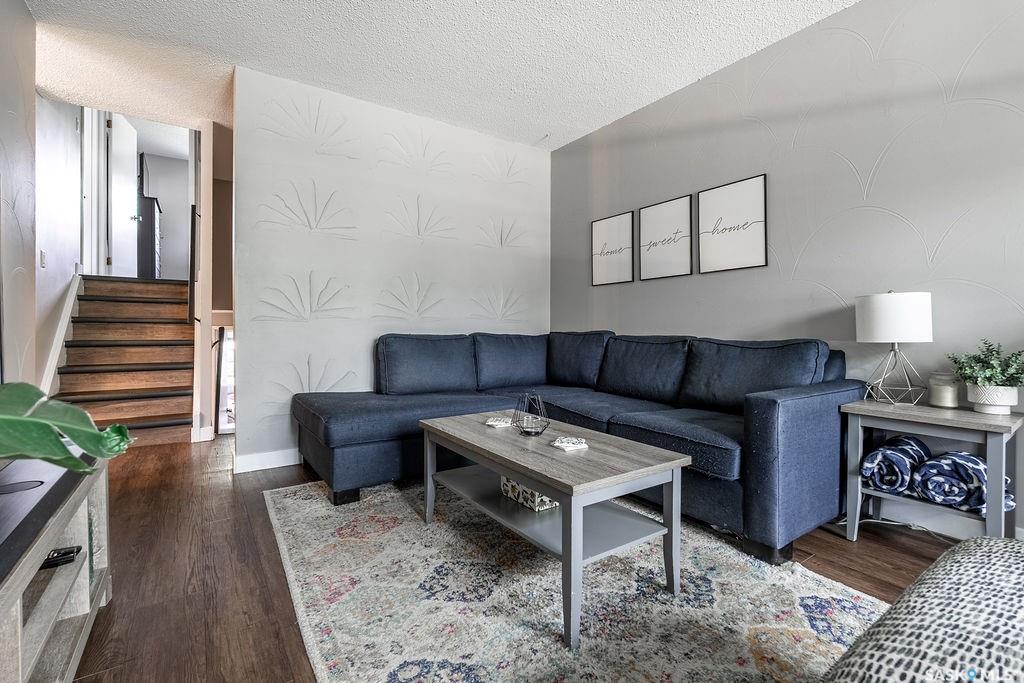 Fourth View of 433 East Place, Eastview SA, Saskatoon, Saskatchewan, S7J 2Y7