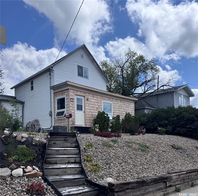 Second View of 135 6th Avenue Ne, North East, Swift Current, Saskatchewan, S9H 0L7
