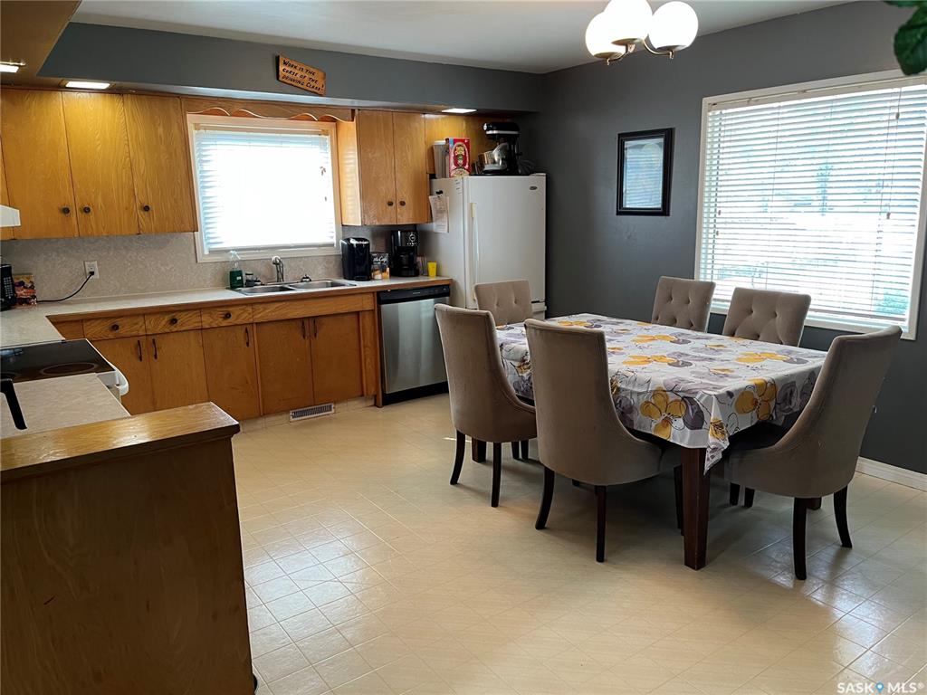 Fifth View of 229 4th Avenue E, Gravelbourg, Saskatchewan, S0H 1X0