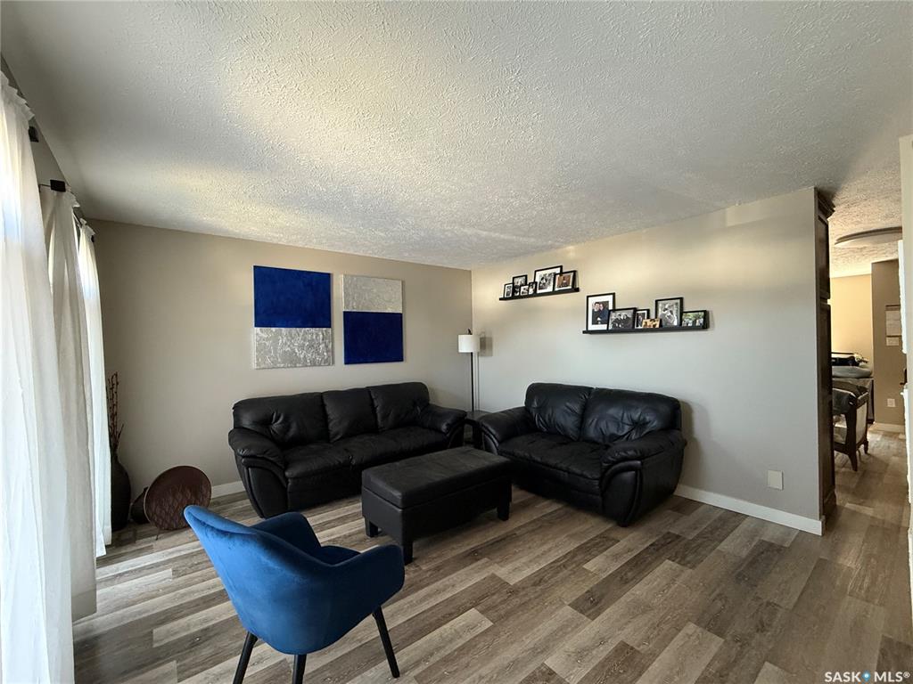 Fourth View of 207 9th Street, Weyburn, Saskatchewan, S4H 1E9