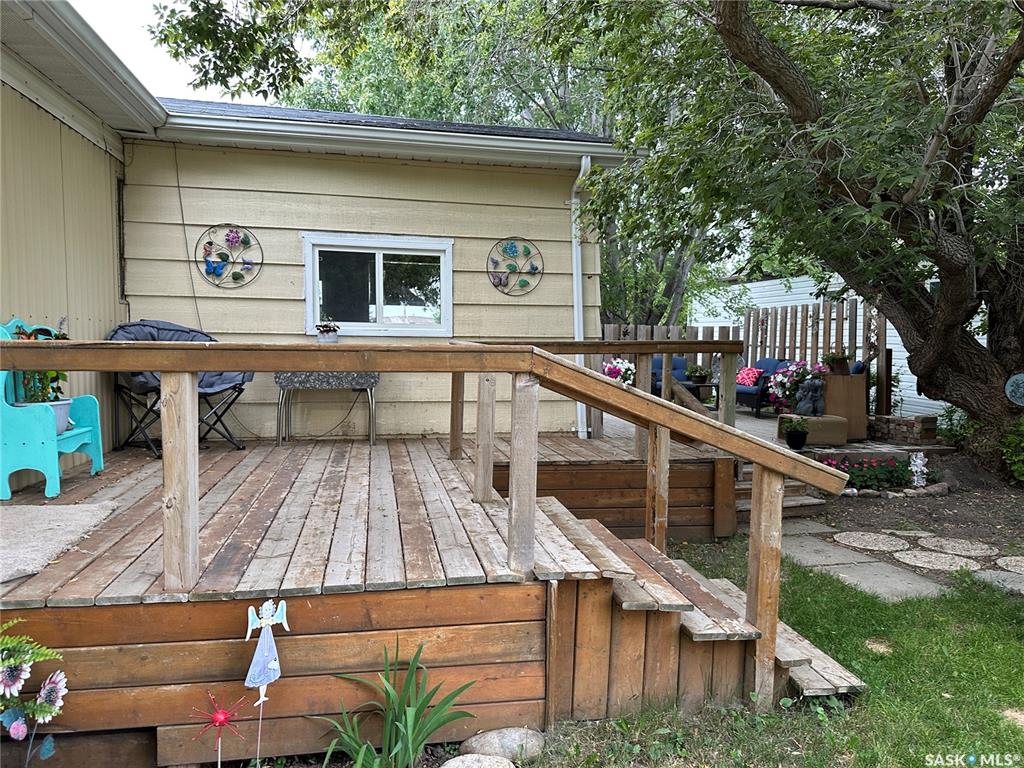 Fourth View of 112 17th Street, Weyburn, Saskatchewan, S4H 2N4