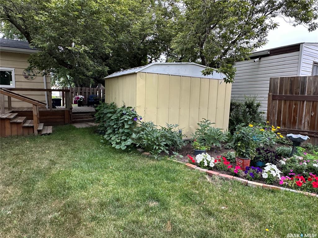 Fifth View of 112 17th Street, Weyburn, Saskatchewan, S4H 2N4