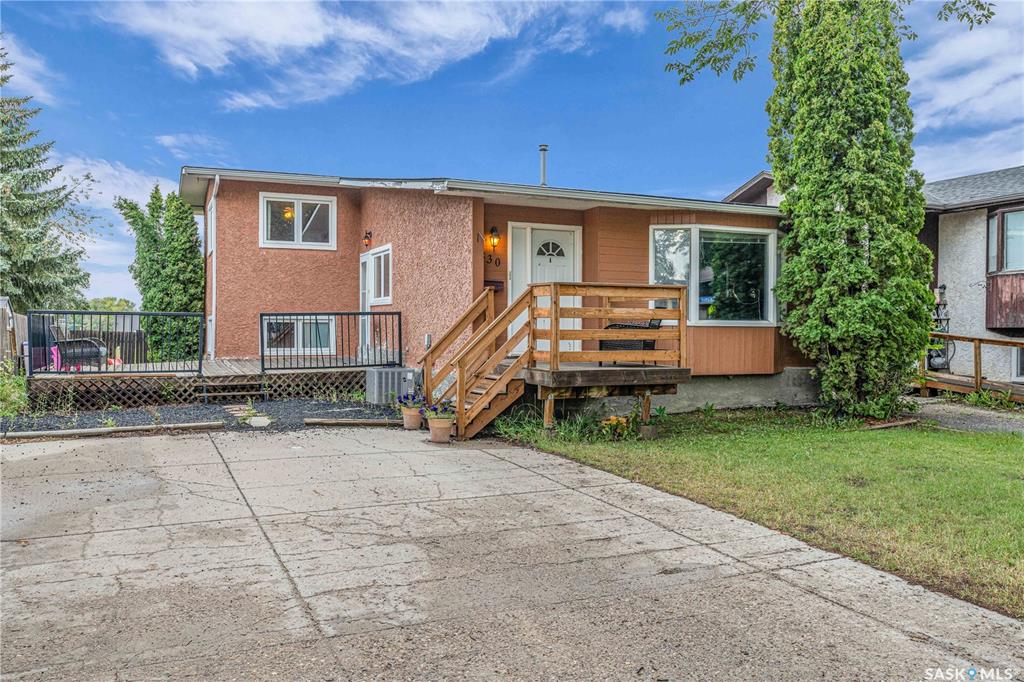 MLS® listing #SK015058 for sale located at 830 Battel Street N
