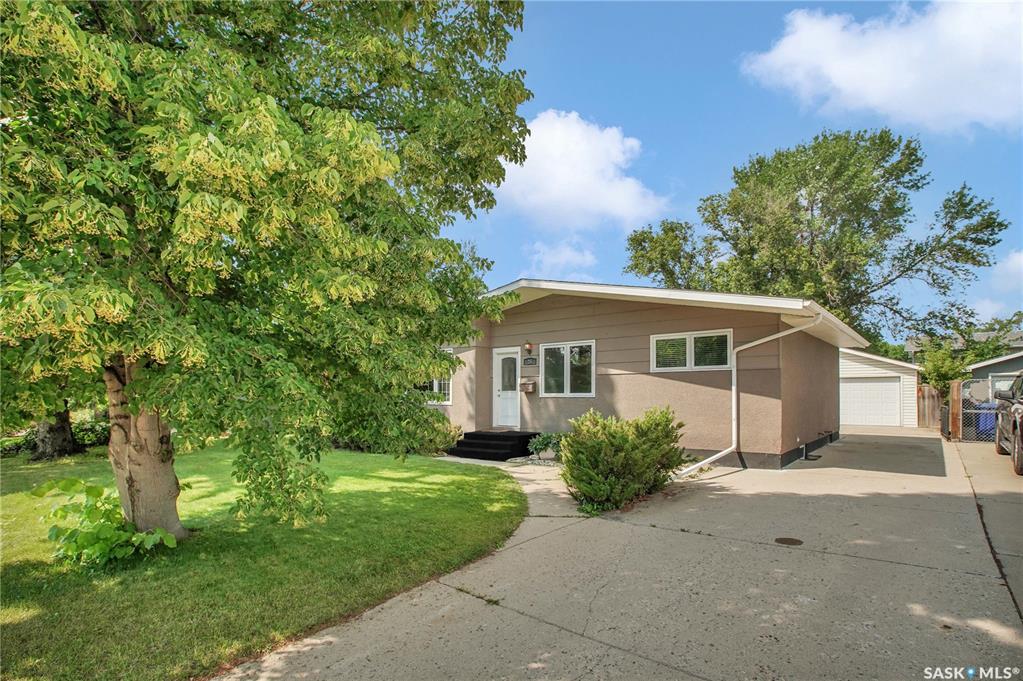 Second View of 26 Columbia Drive, River Heights SA, Saskatoon, Saskatchewan, S7K 1E5