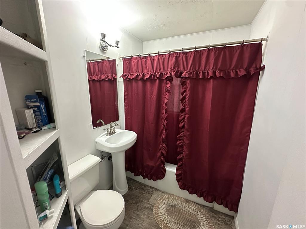 Fifth View of 102 9th Avenue Se, Weyburn, Saskatchewan, S4H 1Z7