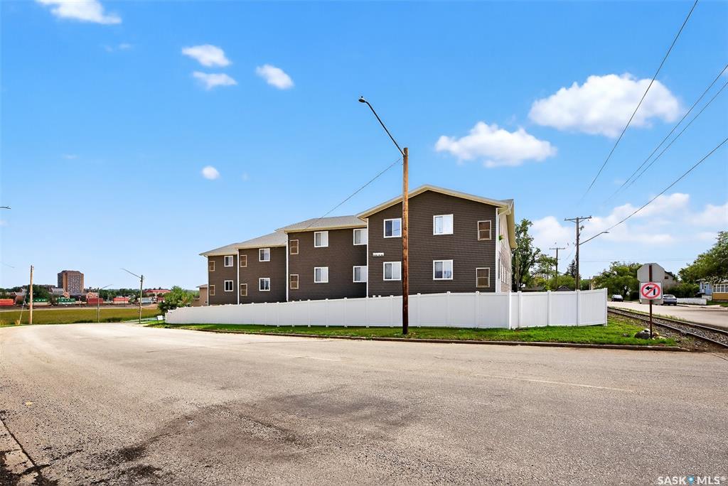 MLS® listing #SK015125 for sale located at 221 Main Street S #2