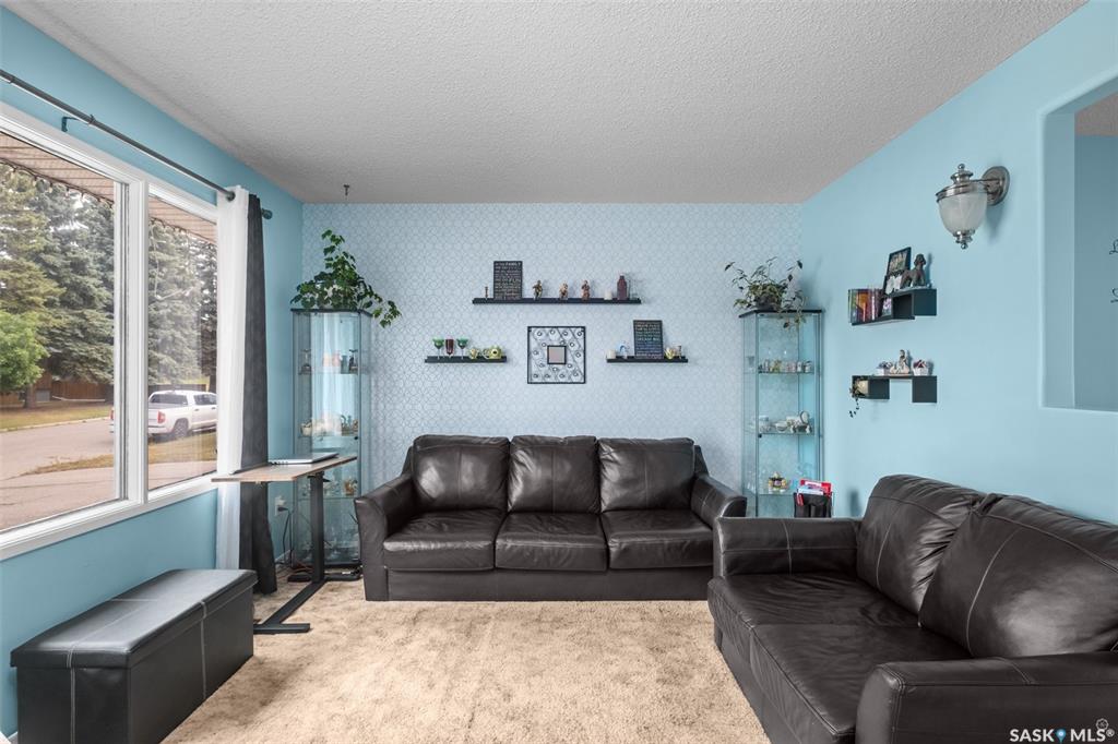 Third View of 425 30th Street E, SouthWood, Prince Albert, Saskatchewan, S6V 1Z5