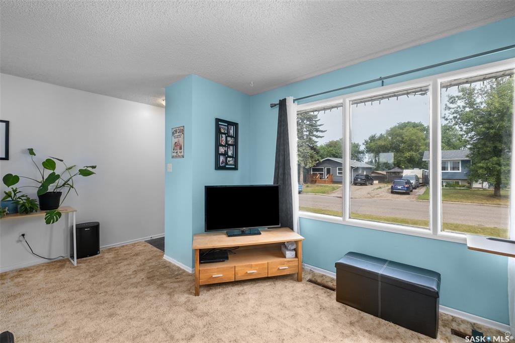 Fourth View of 425 30th Street E, SouthWood, Prince Albert, Saskatchewan, S6V 1Z5