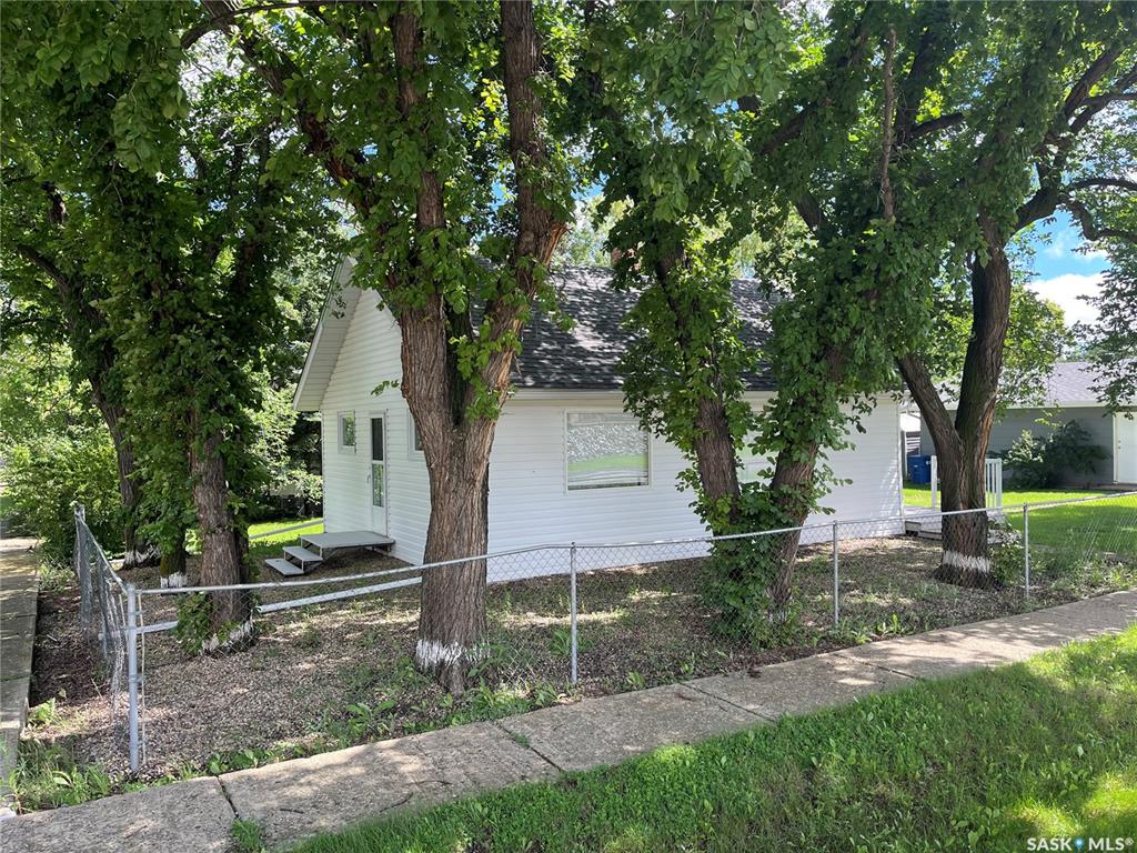 Second View of 103 4th Avenue E, Lafleche, Saskatchewan, S0H 2K0