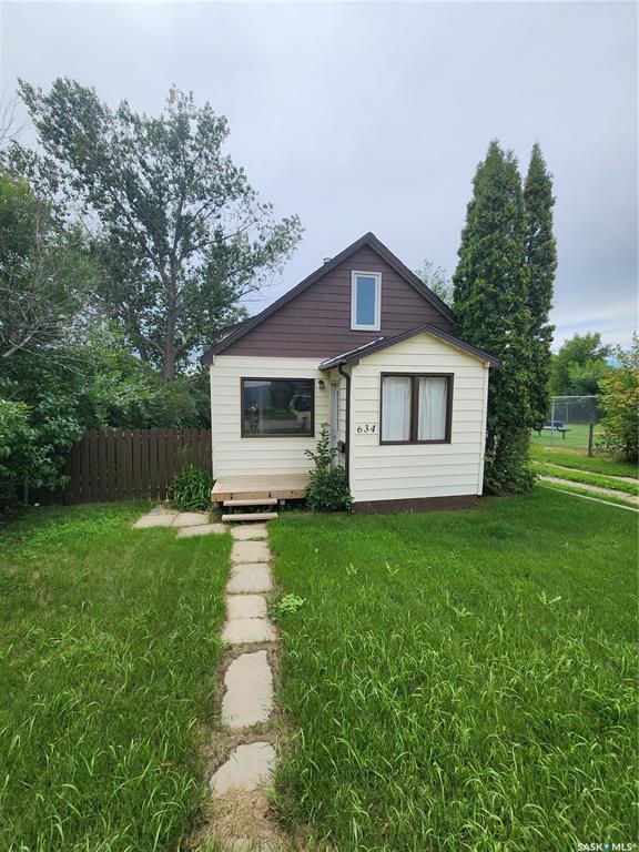 Second View of 634 2nd Street, Central EV, Estevan, Saskatchewan, S4A 0K9