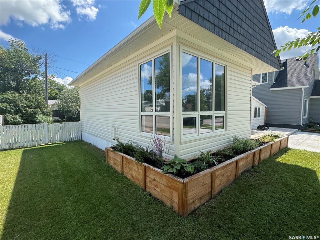 Fourth View of 136 10th Street, Weyburn, Saskatchewan, S4H 1G9
