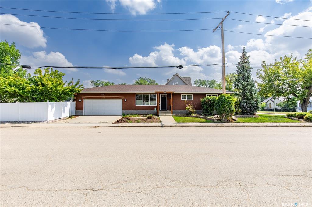 Second View of 405 4th Avenue Ne, Hillcrest MJ, Moose Jaw, Saskatchewan, S6H 8B8