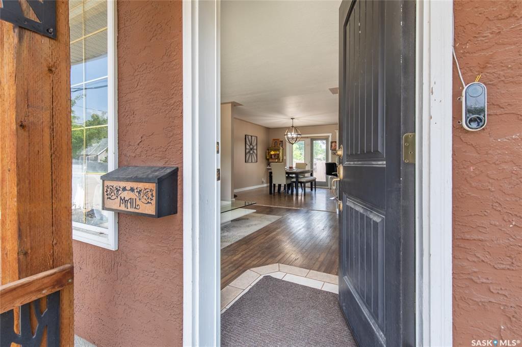 Third View of 405 4th Avenue Ne, Hillcrest MJ, Moose Jaw, Saskatchewan, S6H 8B8