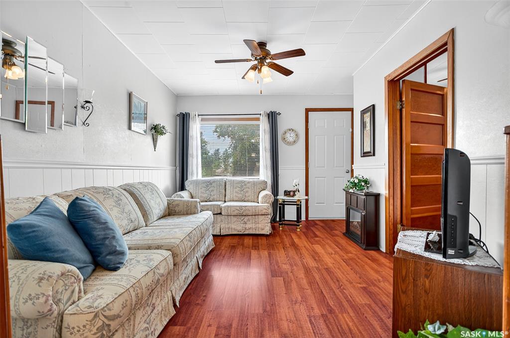 Fourth View of 1233 Duffield Street W, Westmount/Elsom, Moose Jaw, Saskatchewan, S6H 5K2