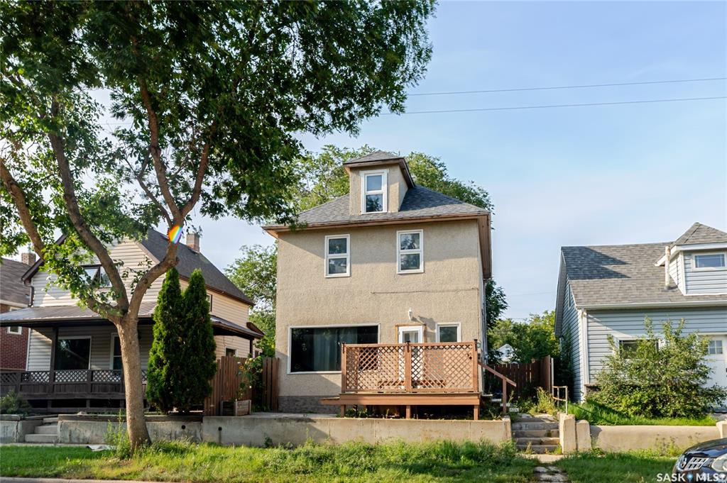 MLS® listing #SK015401 for sale located at 946 Stadacona Street W