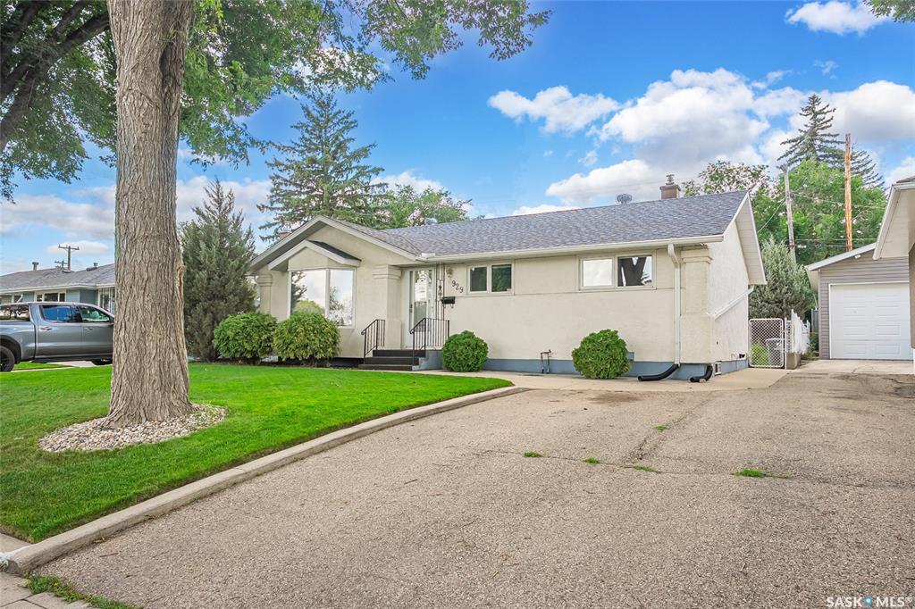 Second View of 929 Trotter Crescent, Mount Royal SA, Saskatoon, Saskatchewan, S7L 3P9