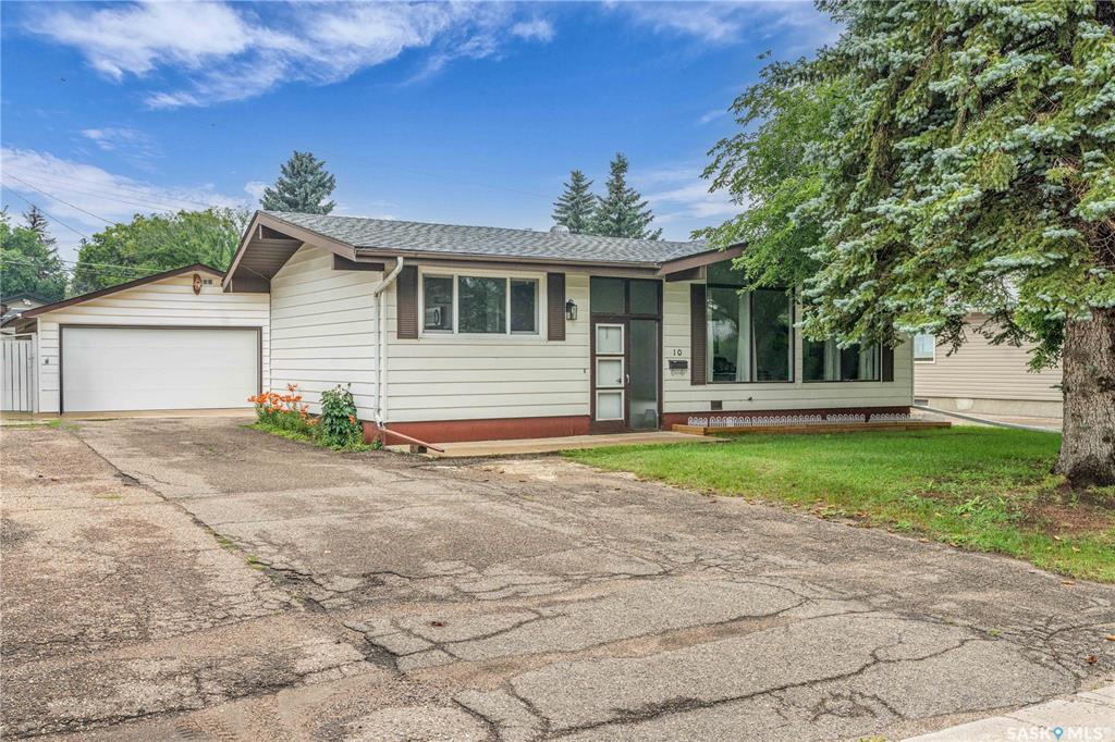 Second View of 10 Macdonald Crescent, Greystone Heights, Saskatoon, Saskatchewan, S7H 3G6