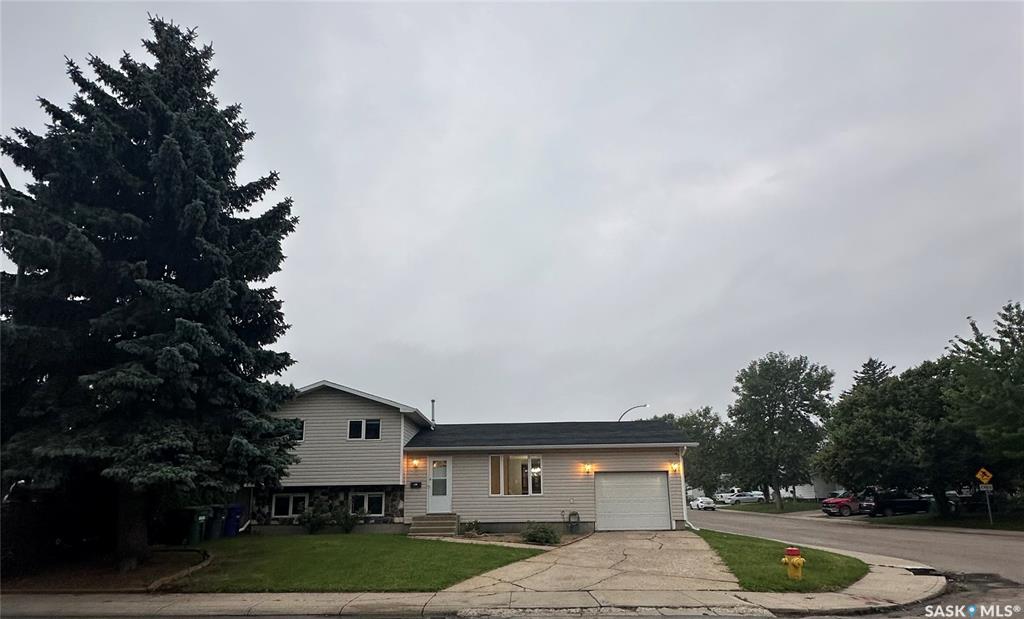 Third View of 201 Haviland Crescent, Pacific Heights, Saskatoon, Saskatchewan, S7L 5B1