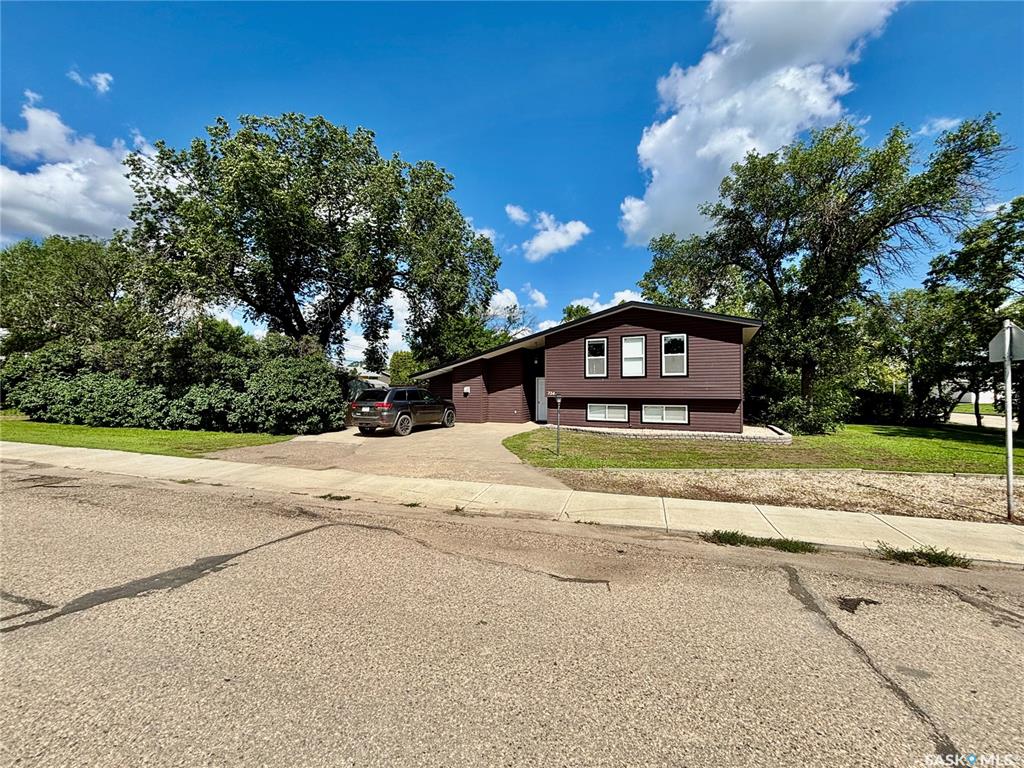 Second View of 724 4th Street E, Assiniboia, Saskatchewan, S0H 0B0