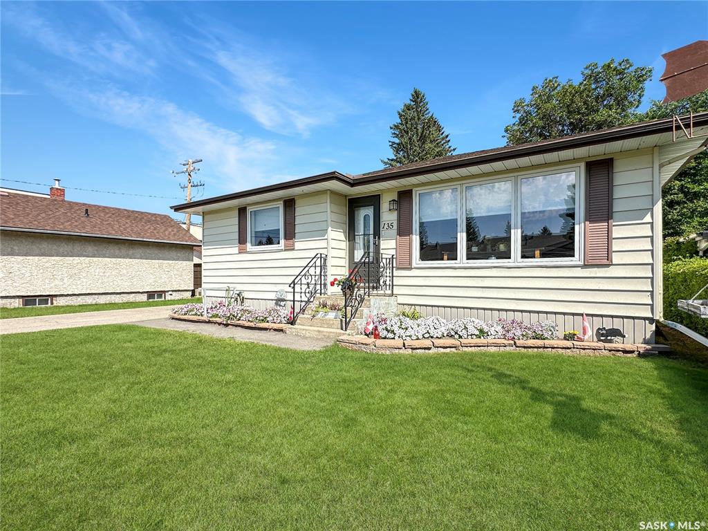 MLS® listing #SK015571 for sale located at 135 Hudson Avenue S