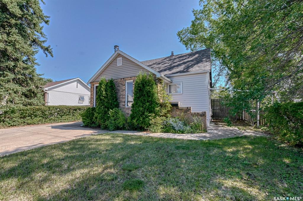 MLS® listing #SK015673 for sale located at 845 8th Avenue Nw