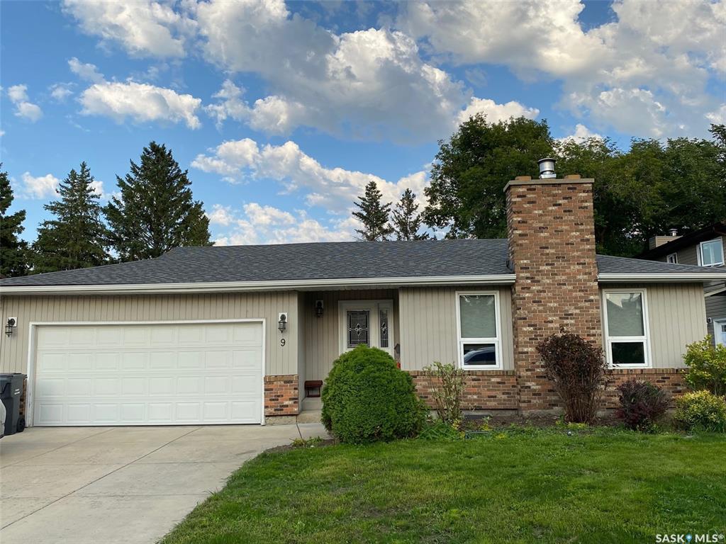 9 Marquis Crescent N, SK015684, Saskatchewan,