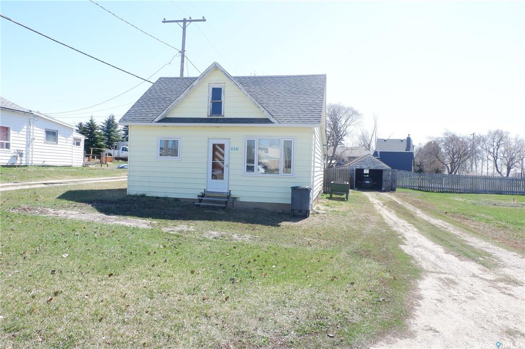 MLS® listing #SK015798 for sale located at 110 Railway Avenue E