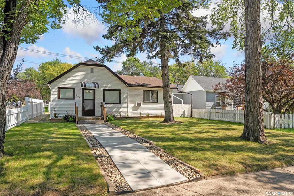 MLS® listing #SK016105 for sale located at 940 J Avenue N