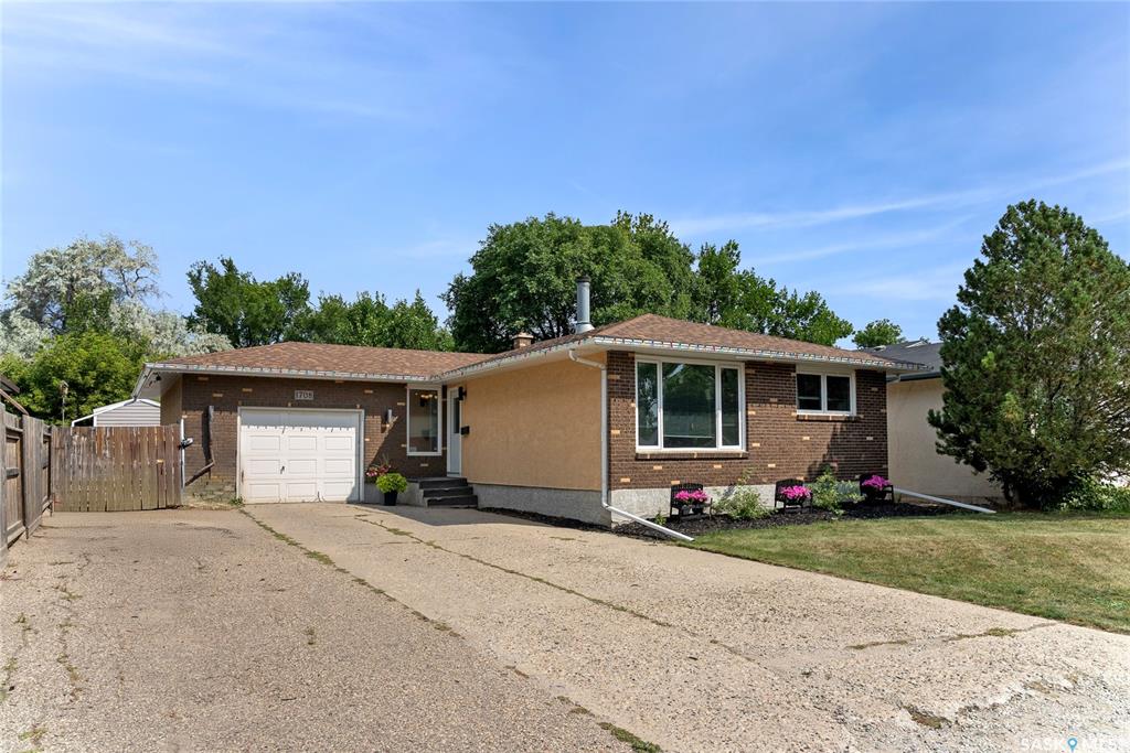Second View of 1708 12 Th Avenue N, Uplands, Regina, Saskatchewan, S4R 6Y6
