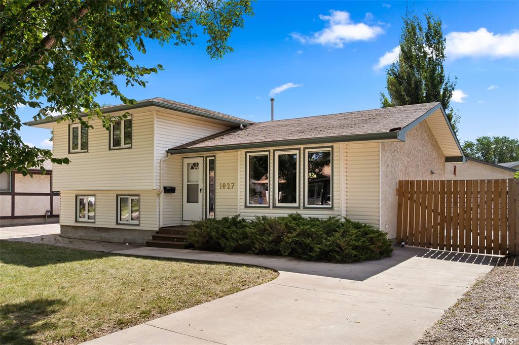 Second View of 1027 Graham Road, Glencairn Village, Regina, Saskatchewan, S4N 5Z5